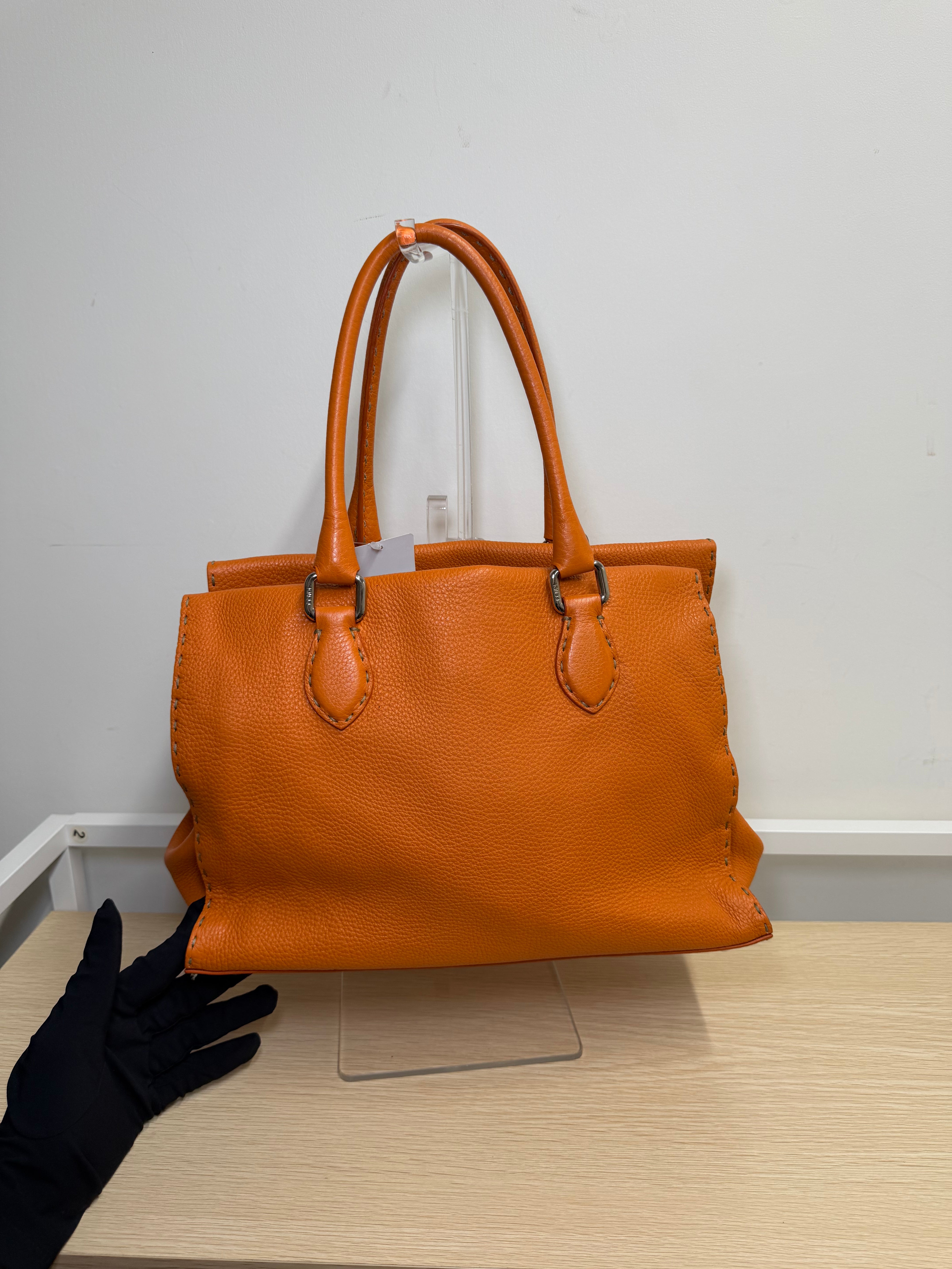 Borsa a Mano Fendi Selleria in Pelle Martellata Color Arancione