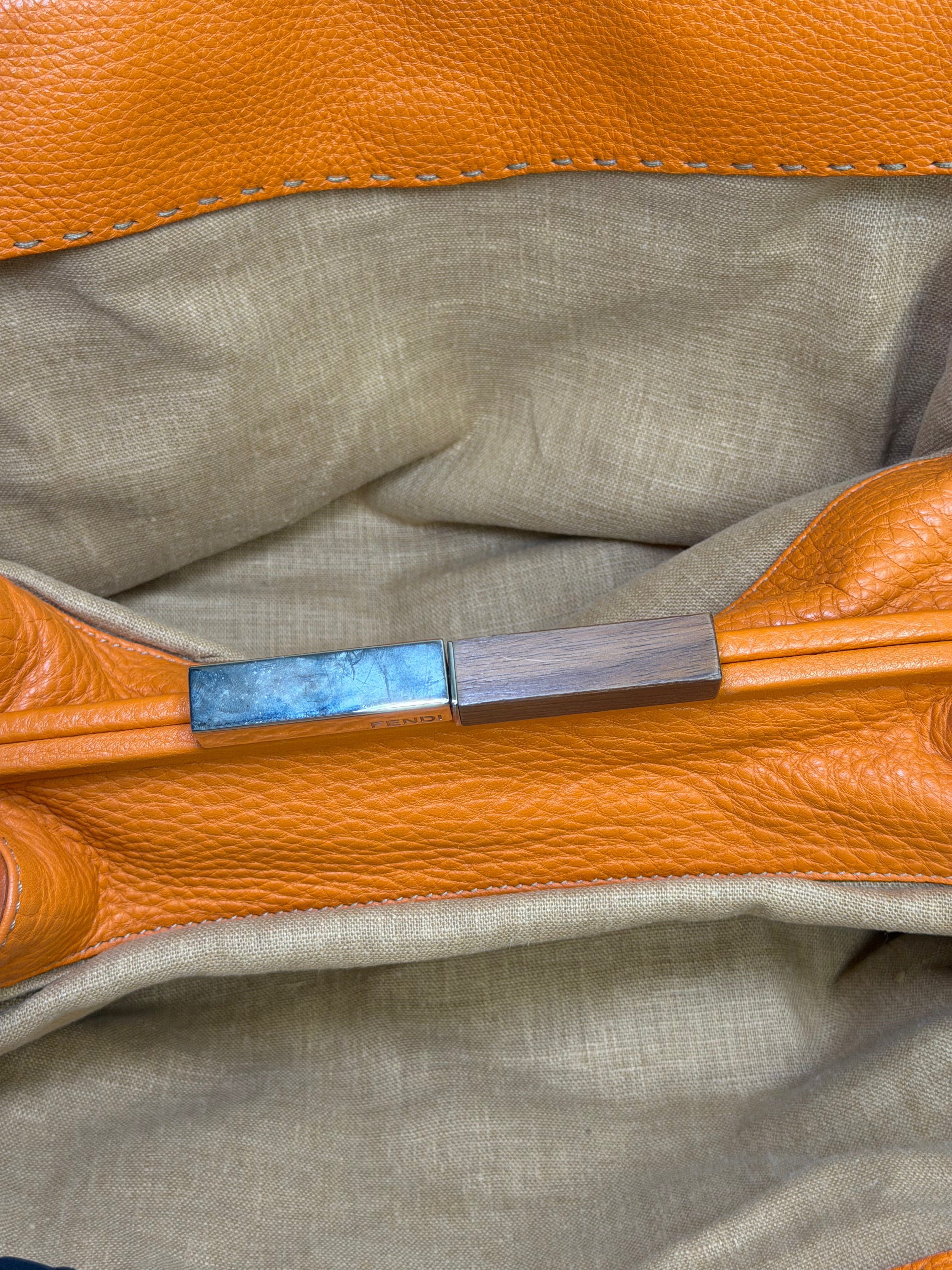 Borsa a Mano Fendi Selleria in Pelle Martellata Color Arancione