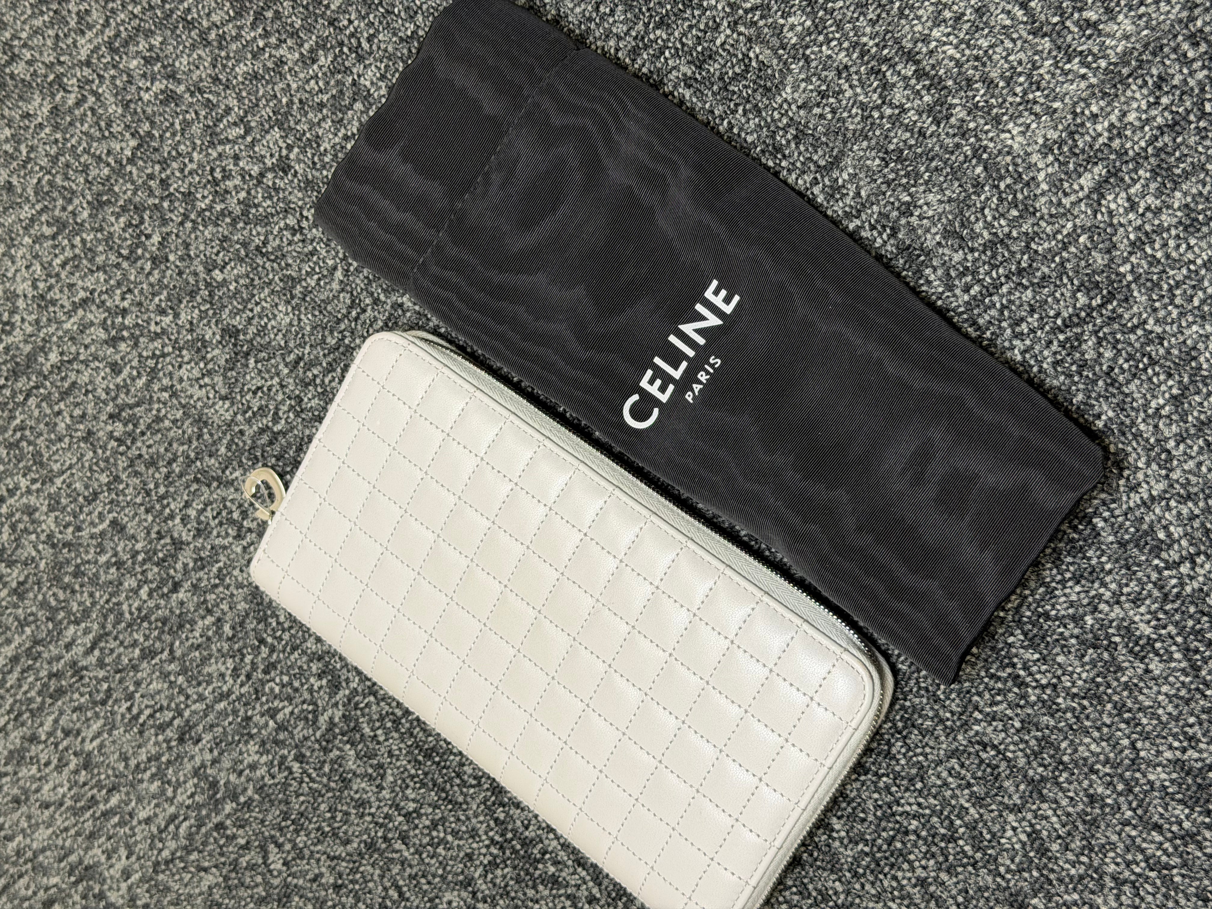 Portafoglio con Zip CELINE C Charm Trapuntato in Pelle Grigio