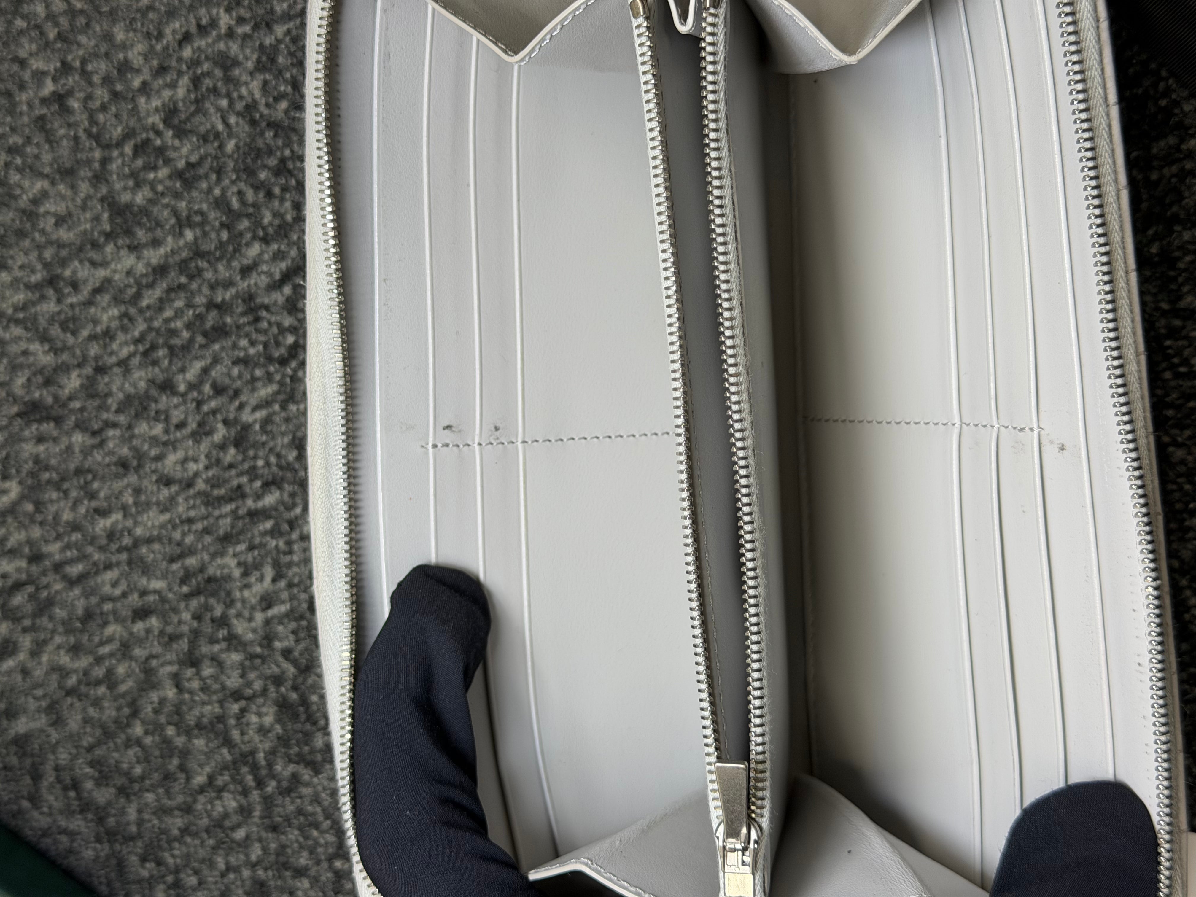 Portafoglio con Zip CELINE C Charm Trapuntato in Pelle Grigio