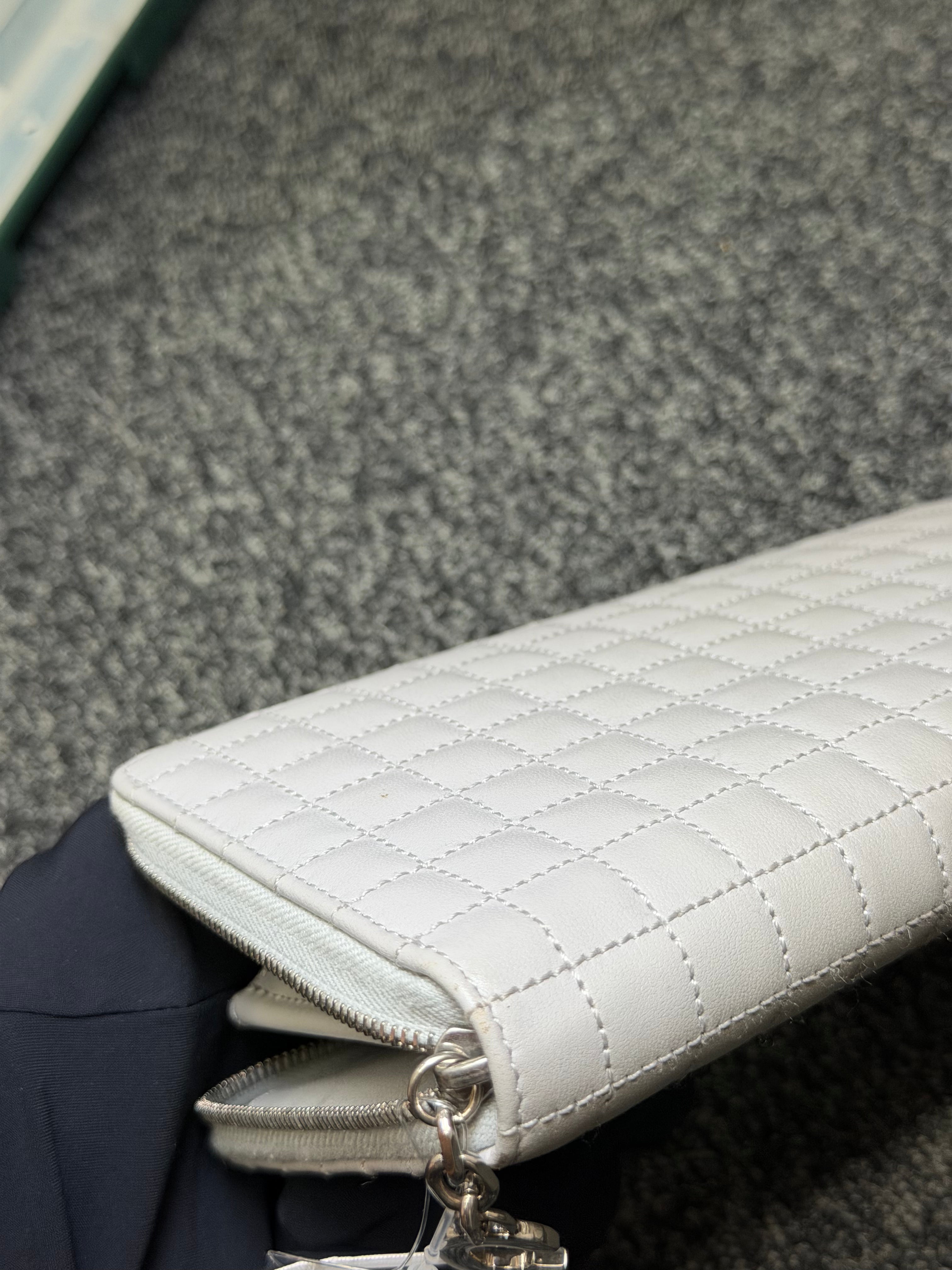 Portafoglio con Zip CELINE C Charm Trapuntato in Pelle Grigio