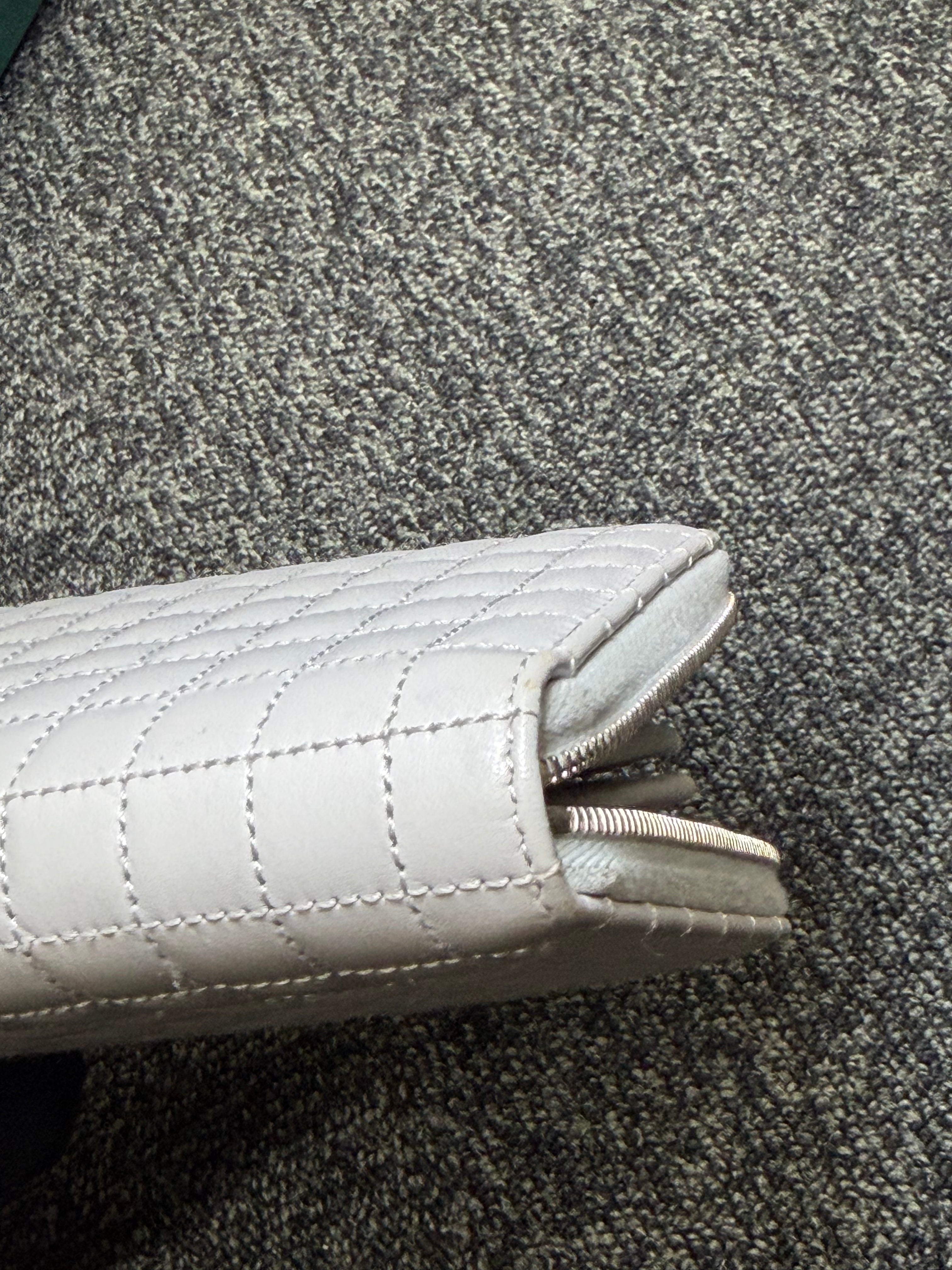 Portafoglio con Zip CELINE C Charm Trapuntato in Pelle Grigio