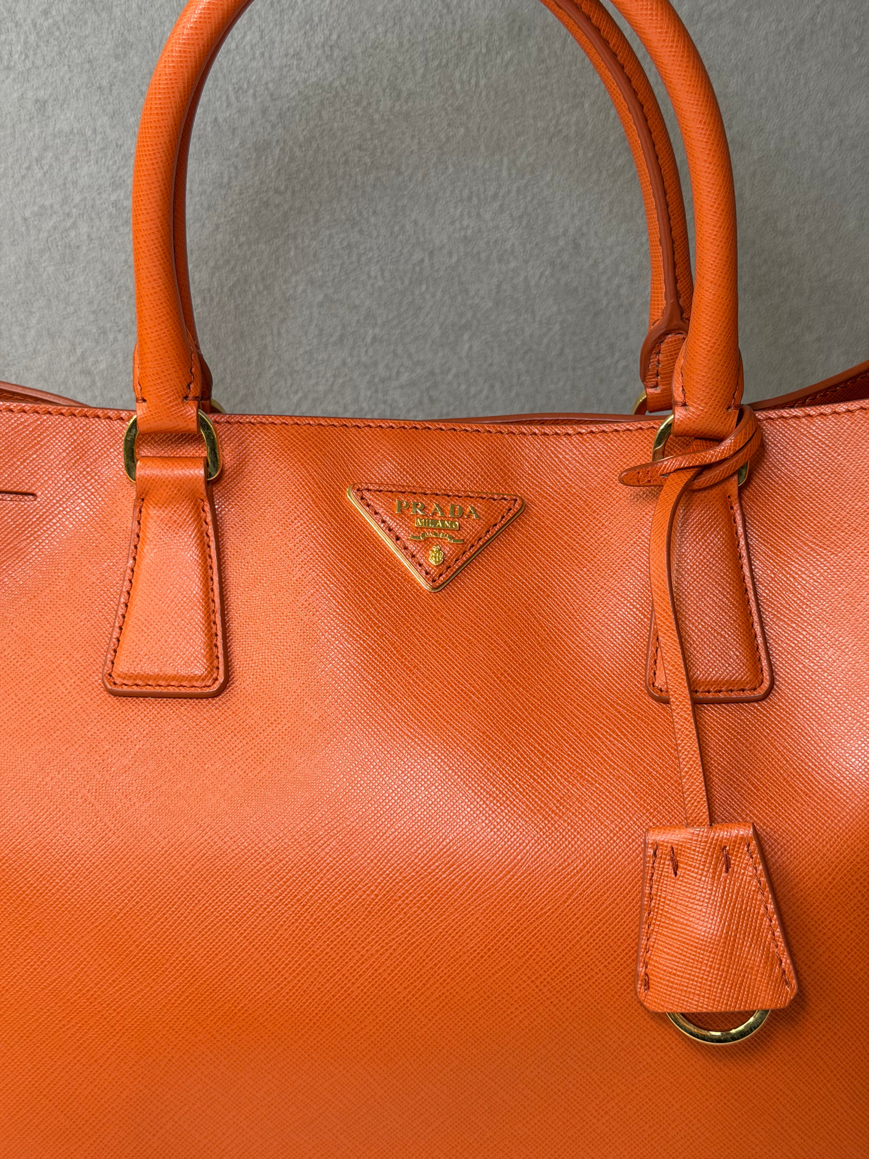 Borsa Tote Prada in Pelle Saffiano Arancione