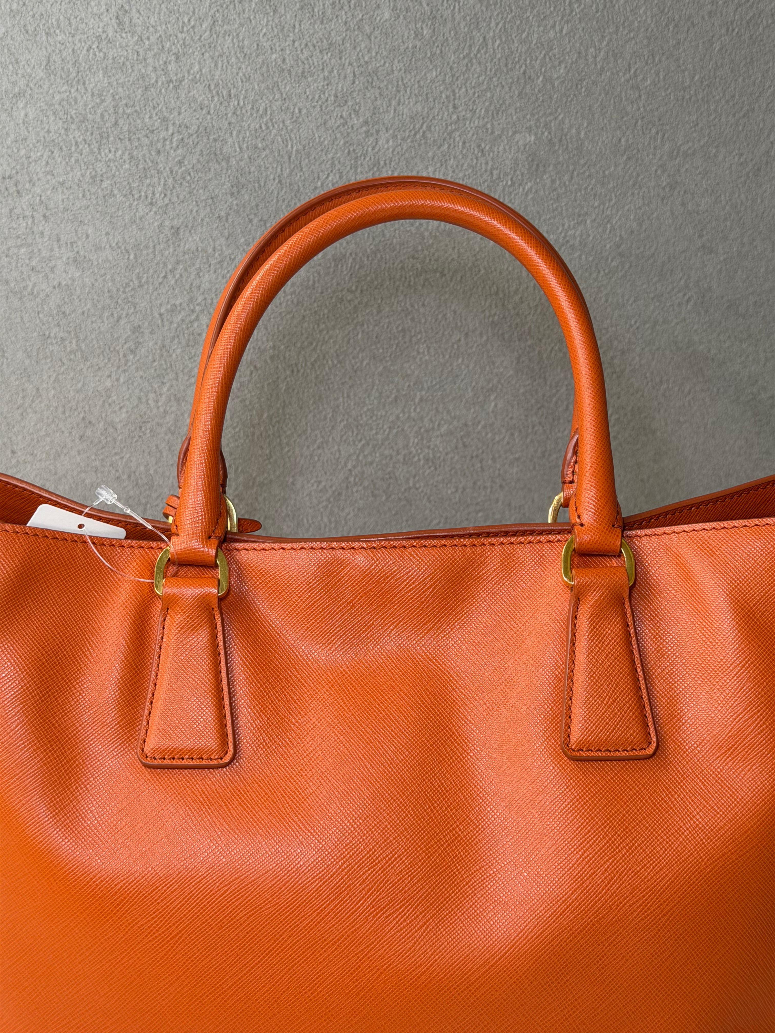 Borsa Tote Prada in Pelle Saffiano Arancione