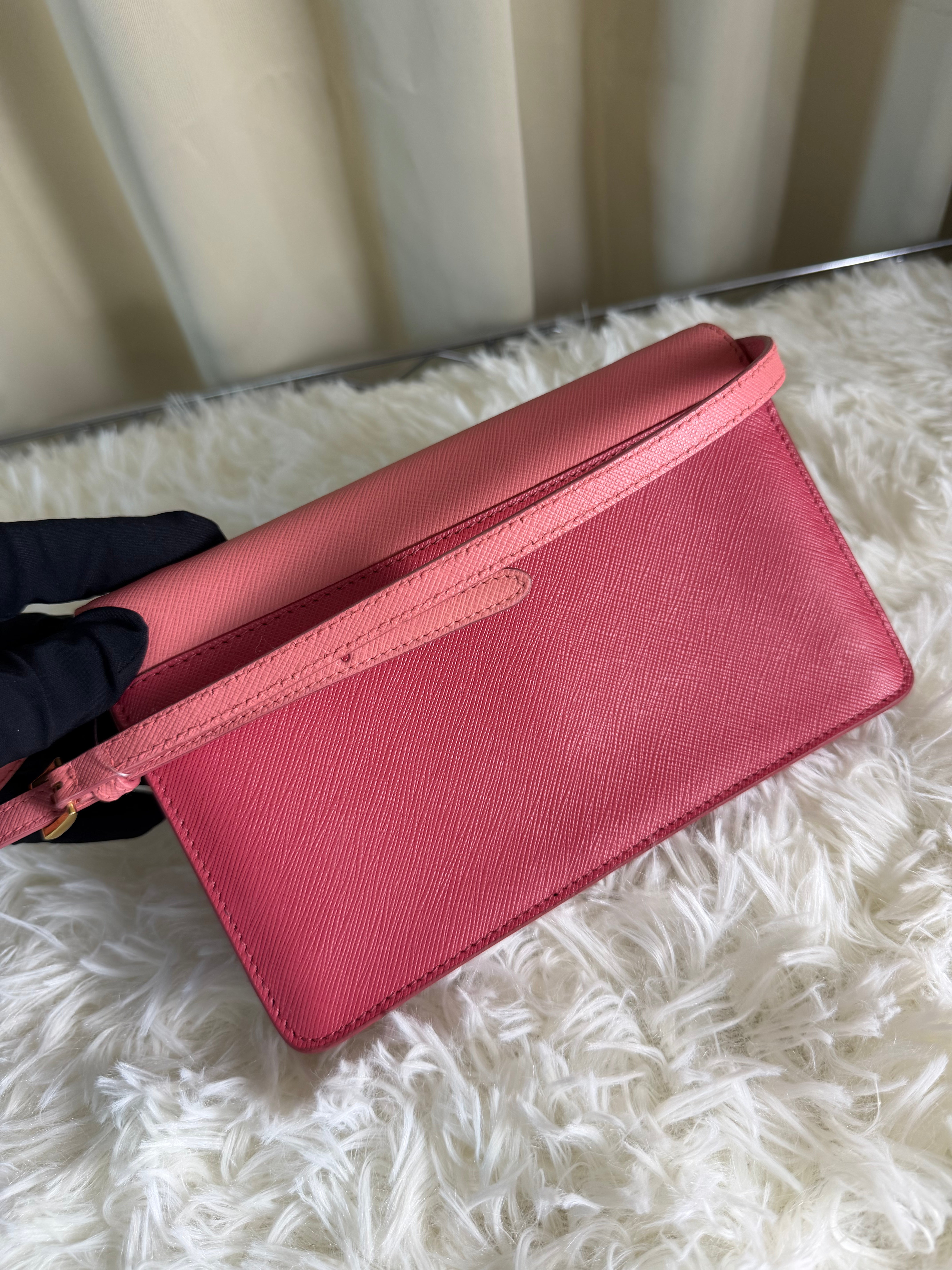 Wallet on Chain Prada in Pelle Saffiano