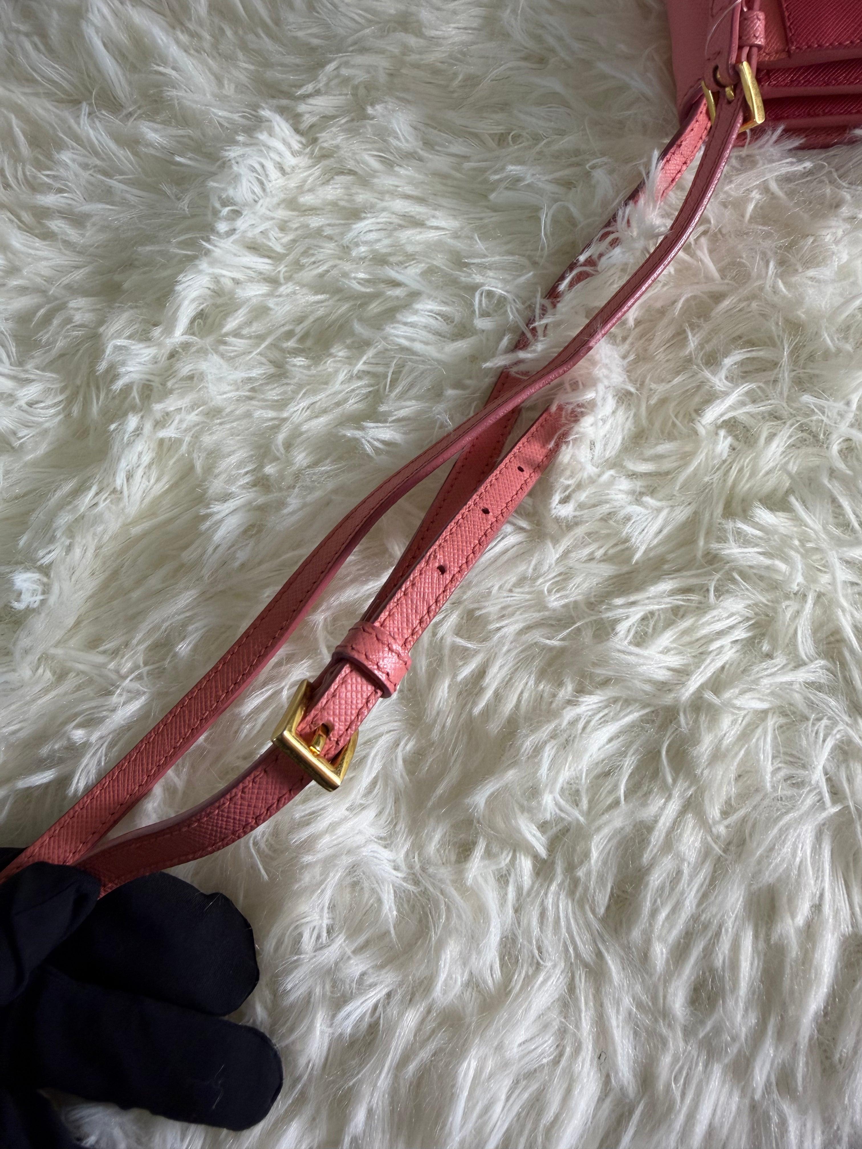 Wallet on Chain Prada in Pelle Saffiano