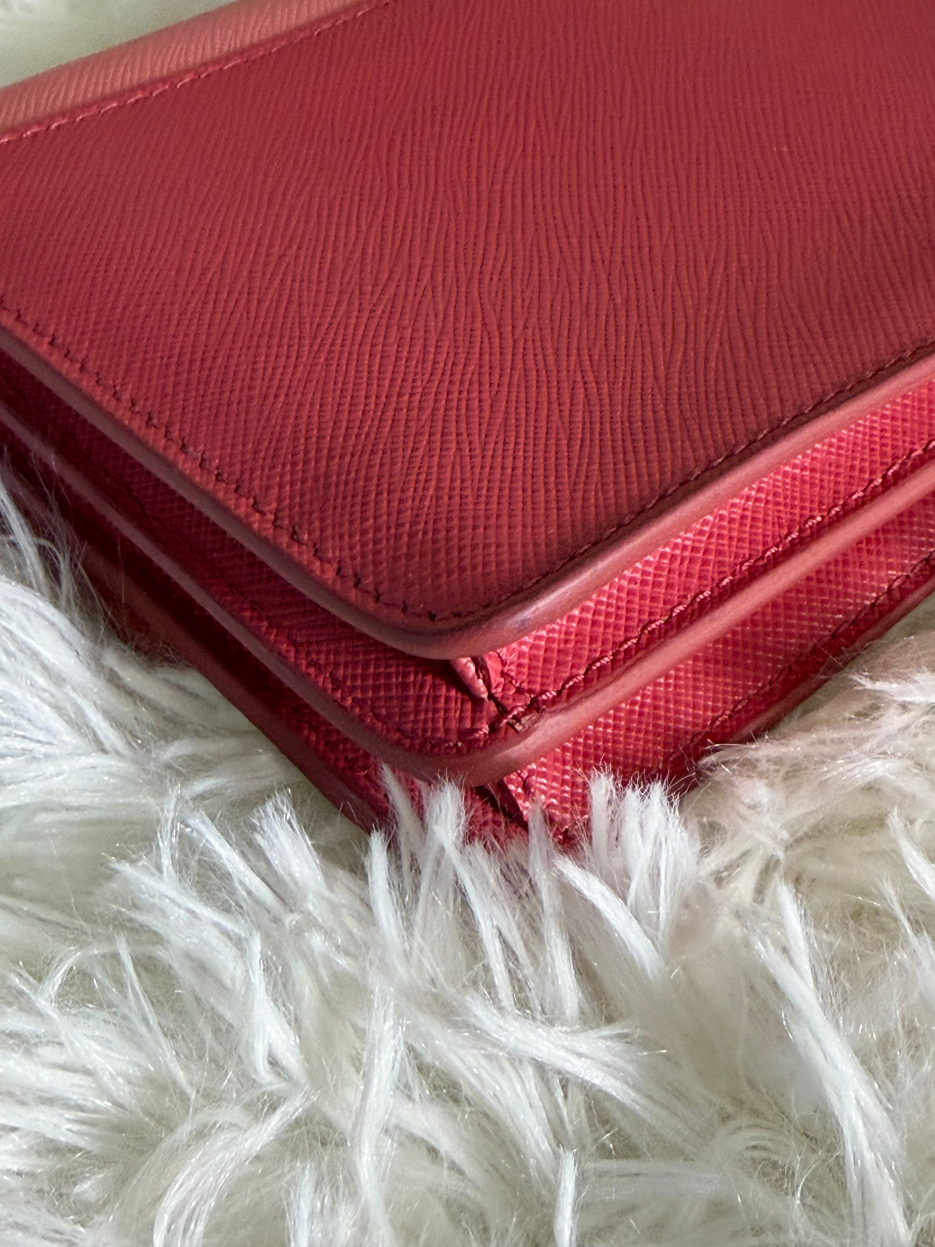 Wallet on Chain Prada in Pelle Saffiano