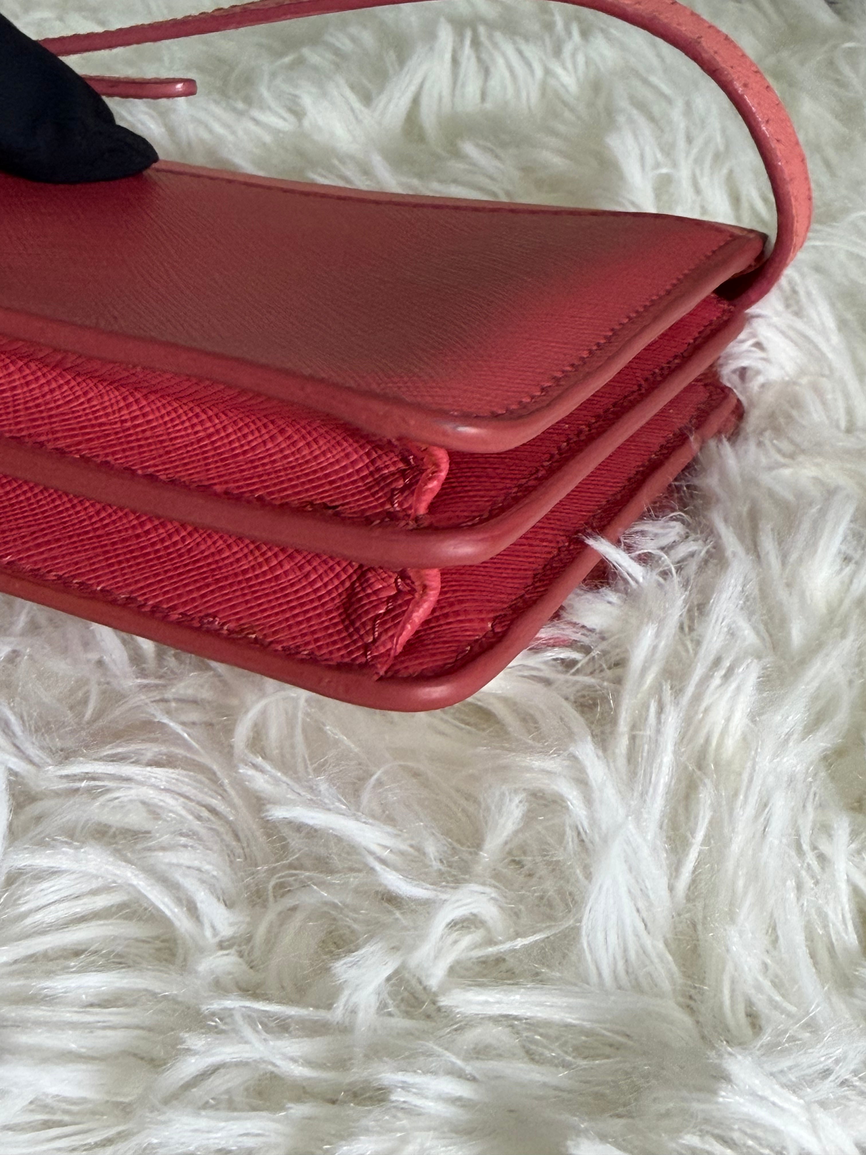 Wallet on Chain Prada in Pelle Saffiano