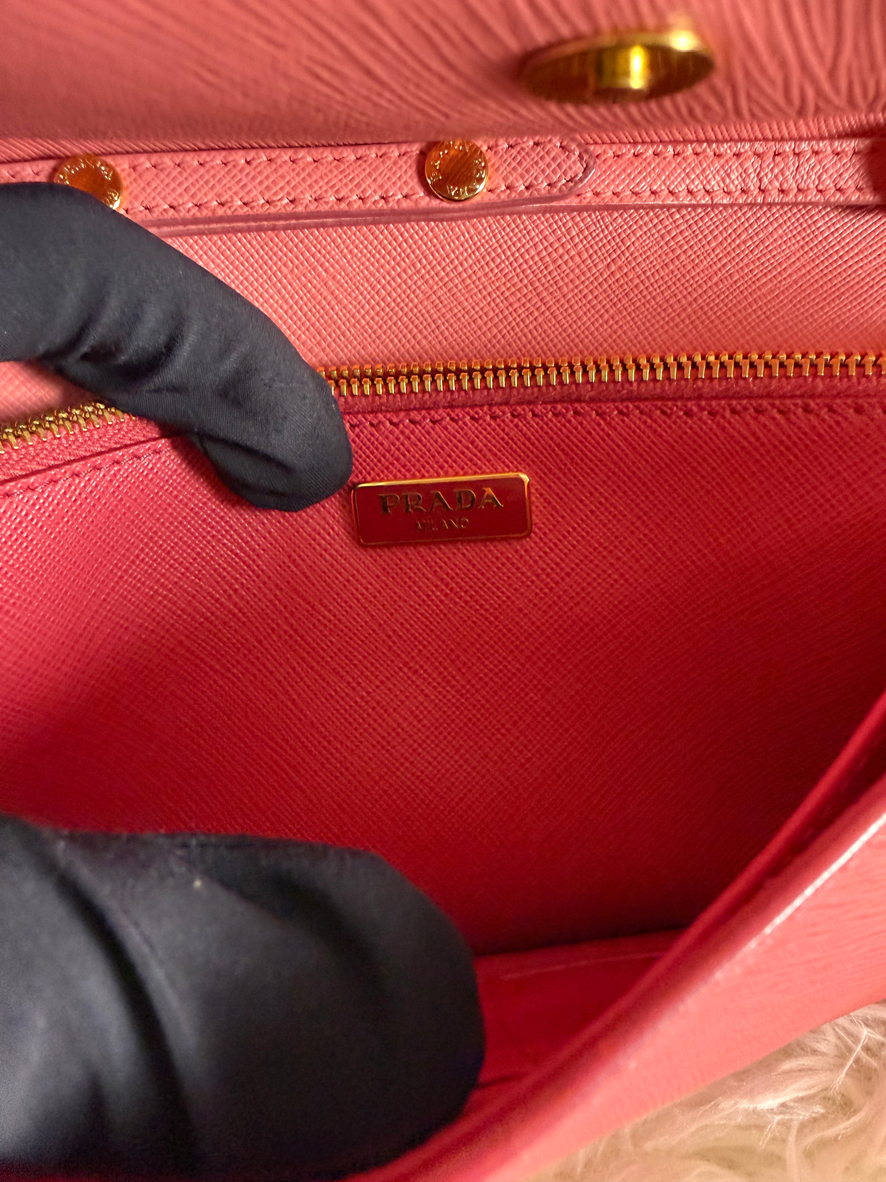 Wallet on Chain Prada in Pelle Saffiano