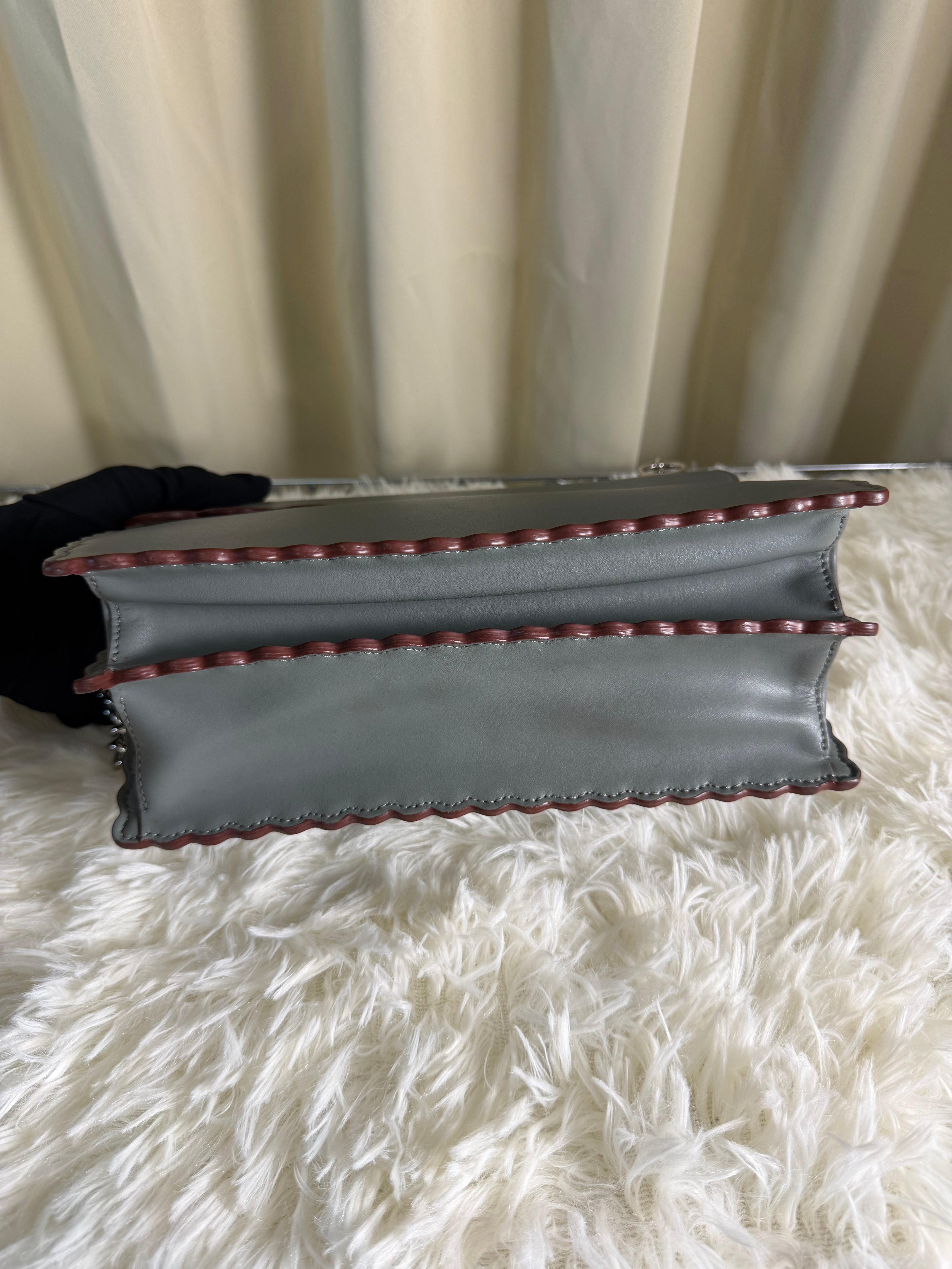 Borsa a Spalla Fendi Kan I in Pelle Grigia
