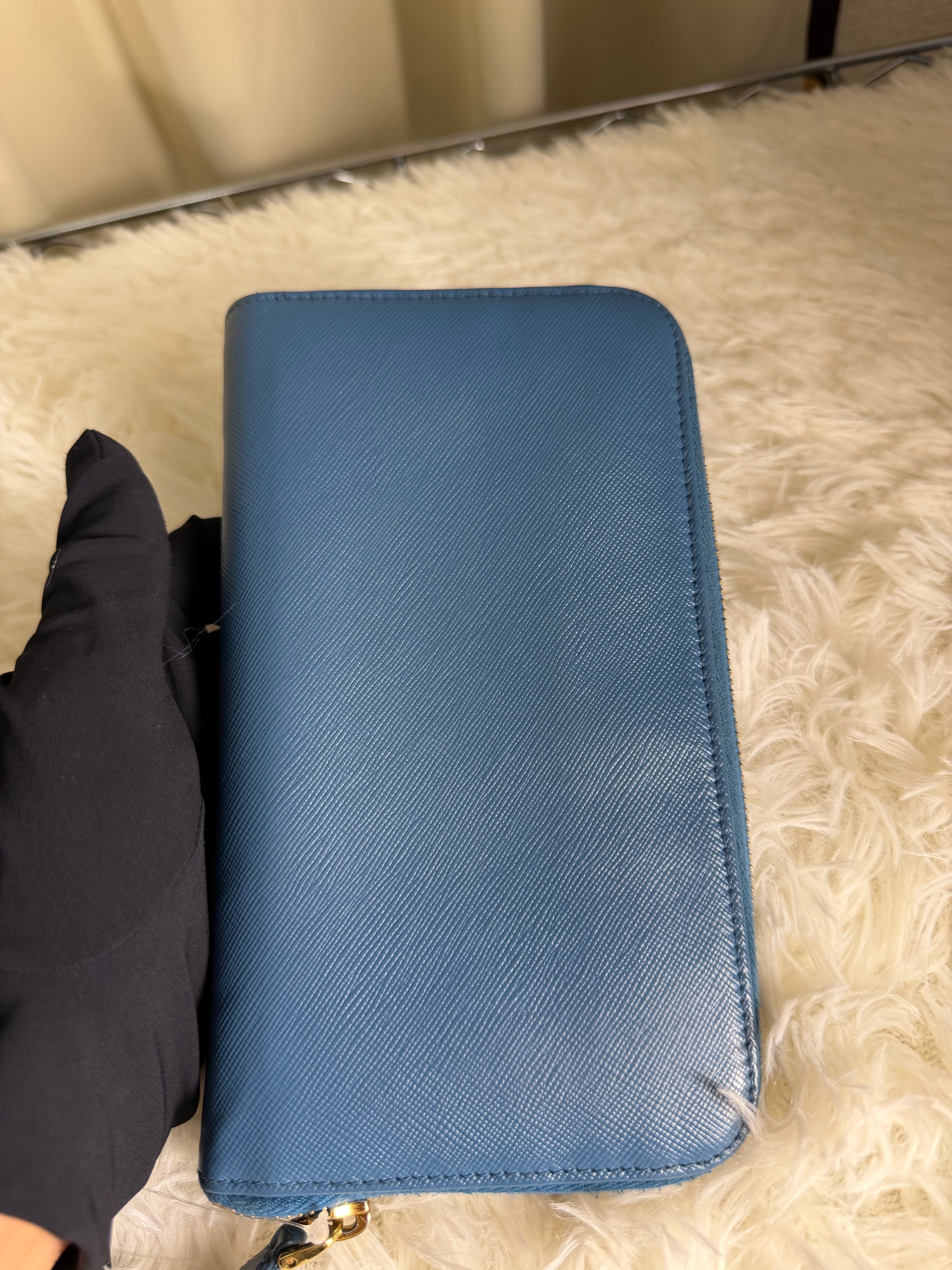 Portafoglio con Zip Prada in Pelle Saffiano