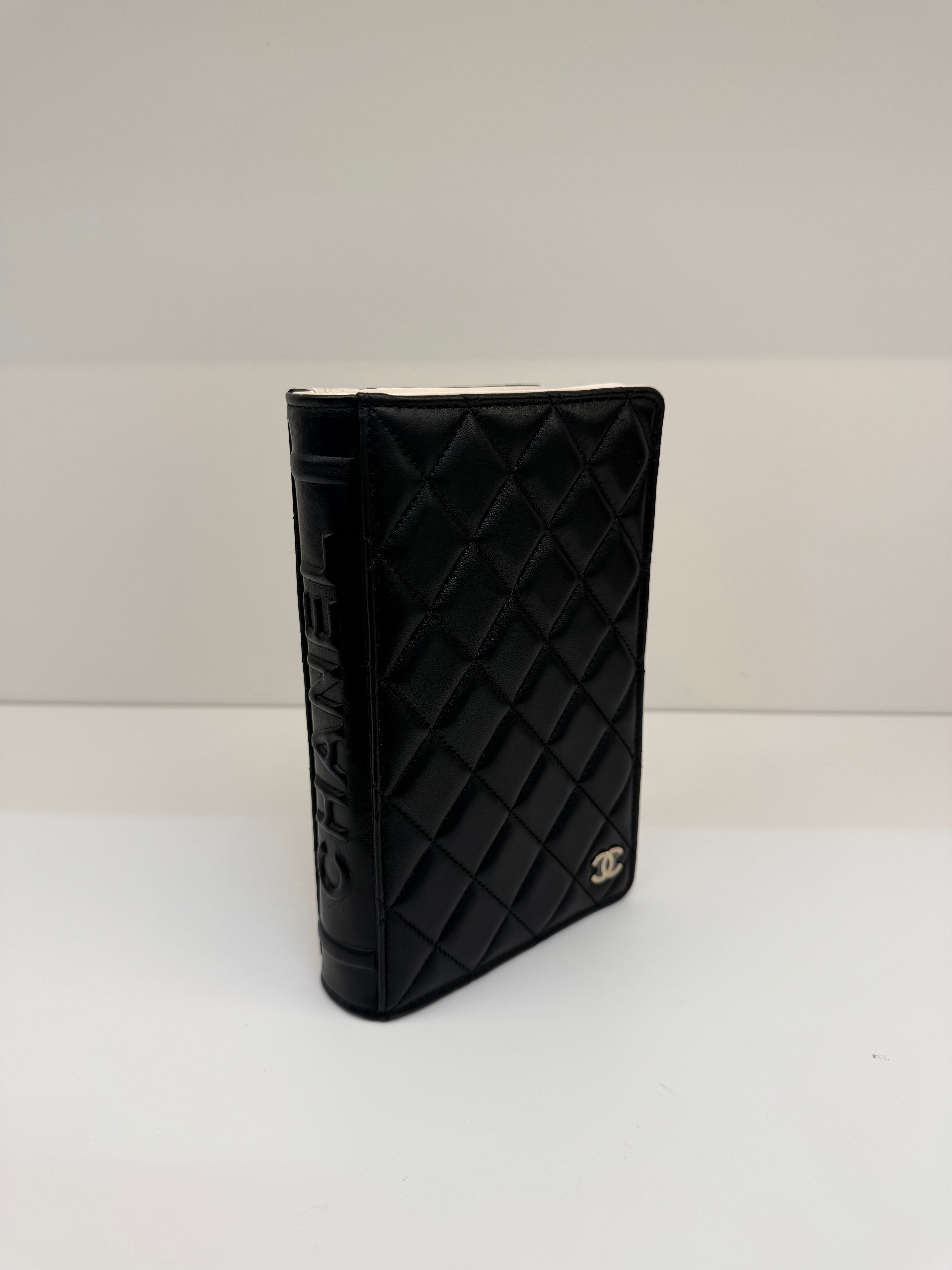 Wallet on Chain Chanel a Forma di Libro