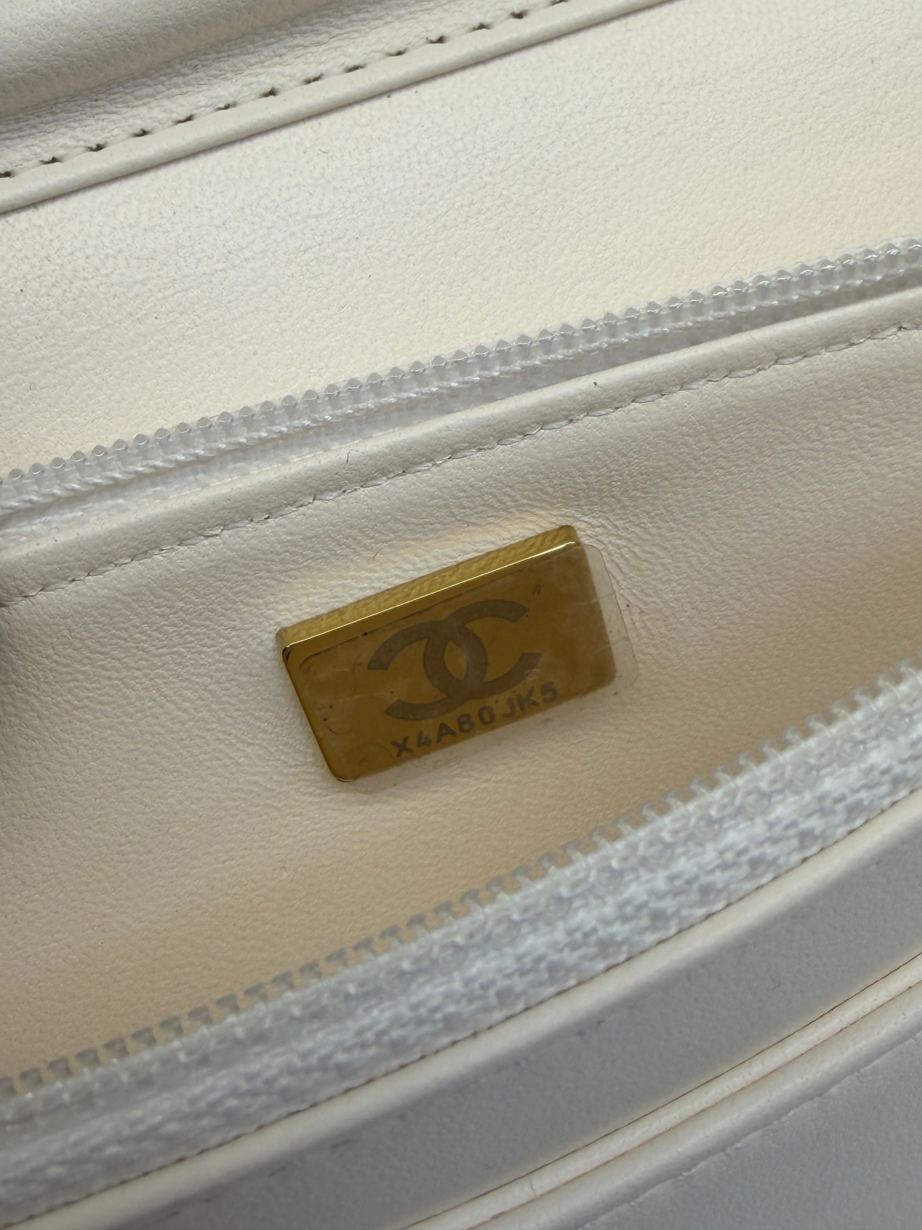 Wallet on Chain Chanel a Forma di Libro