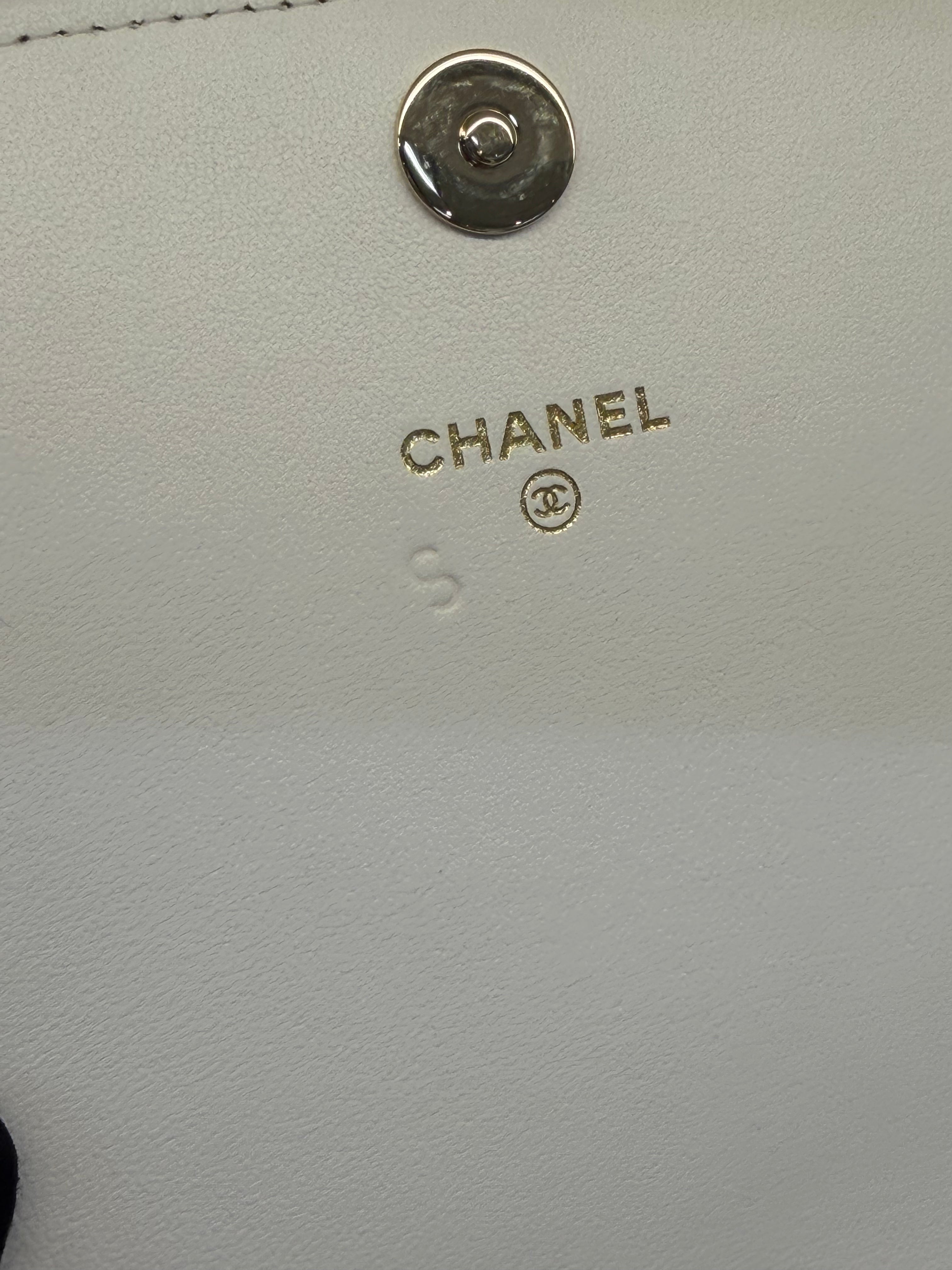 Wallet on Chain Chanel a Forma di Libro