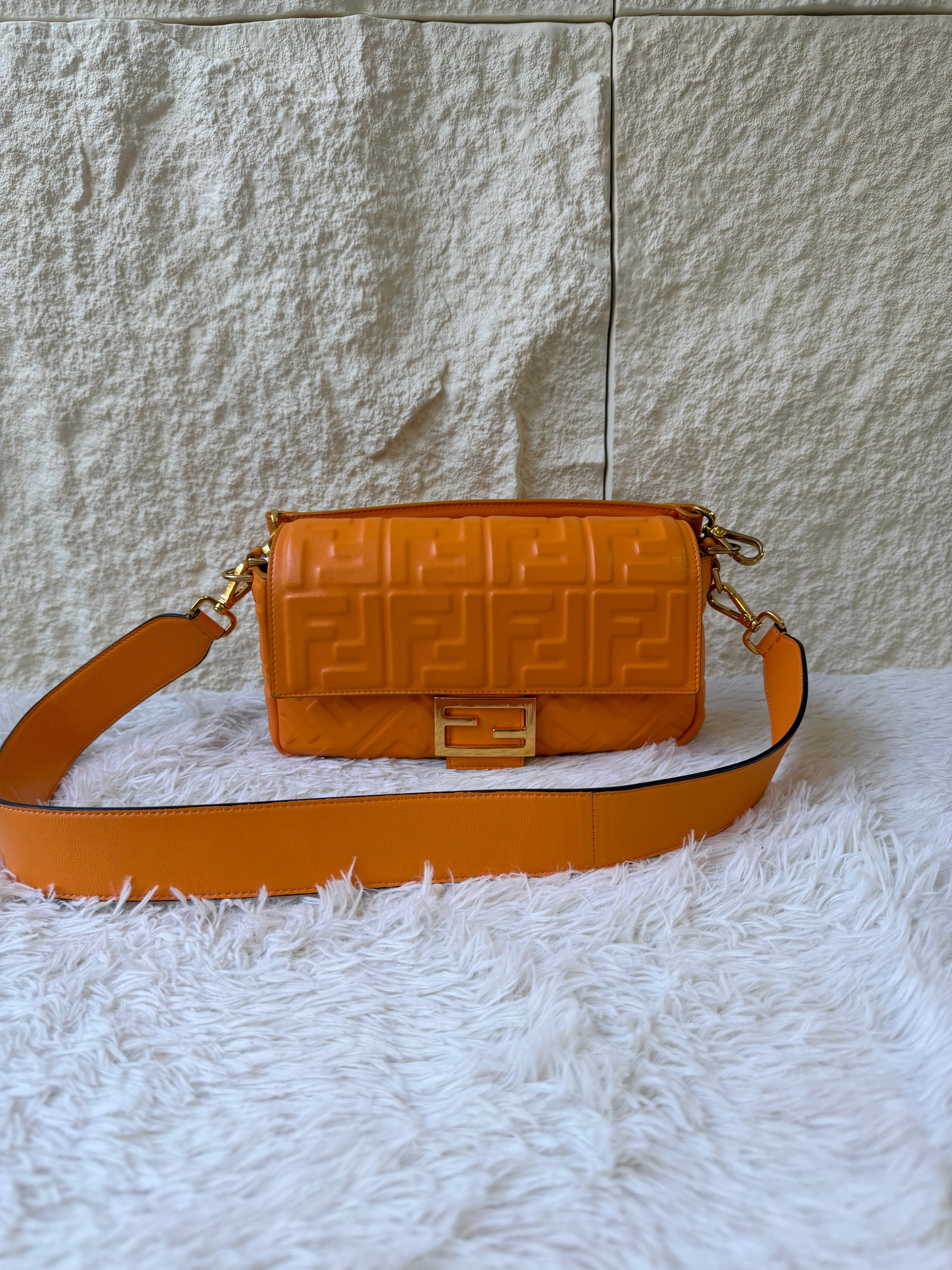 Borsa Fendi Baguette con Tracolla