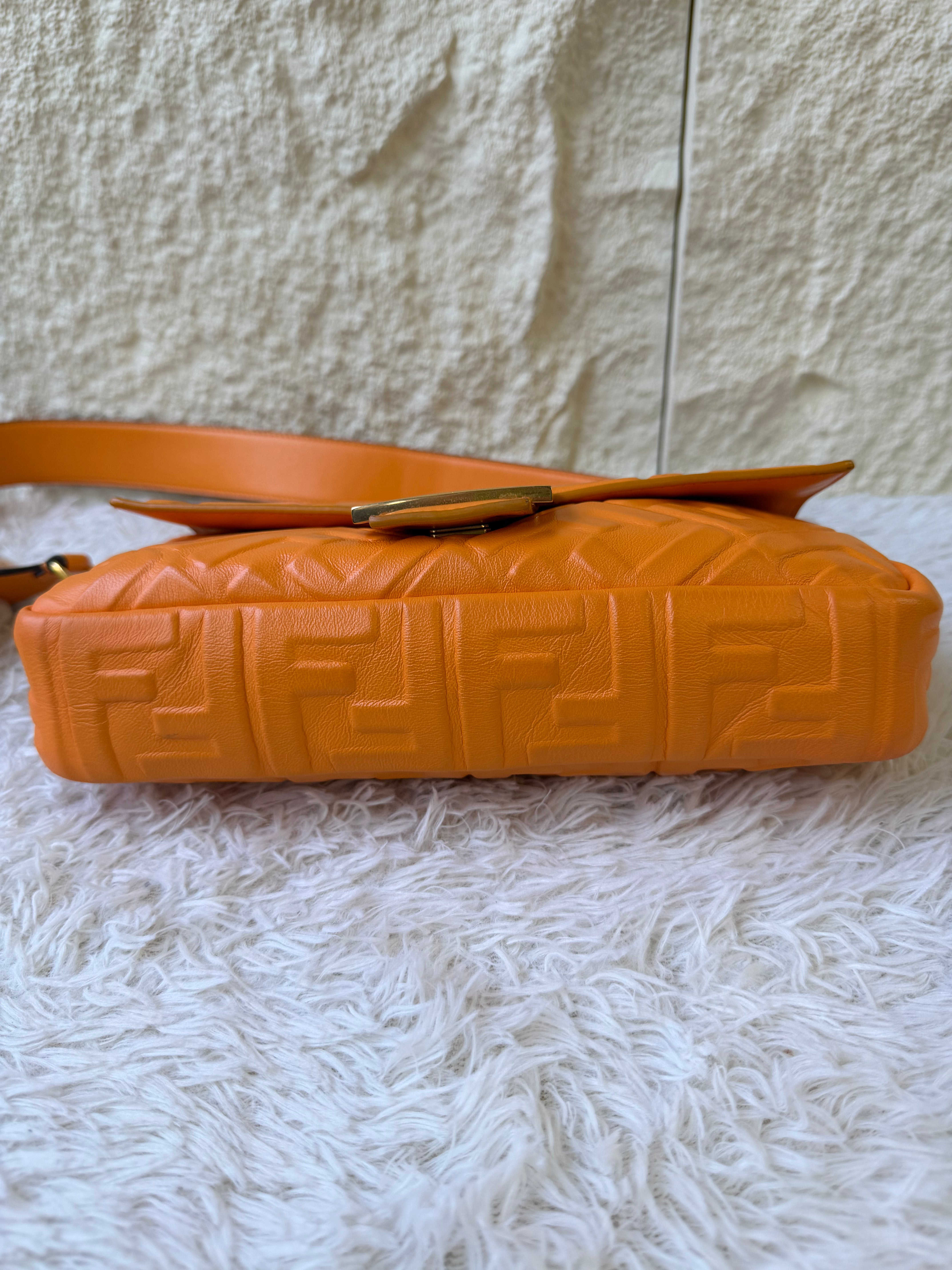 Borsa Fendi Baguette con Tracolla