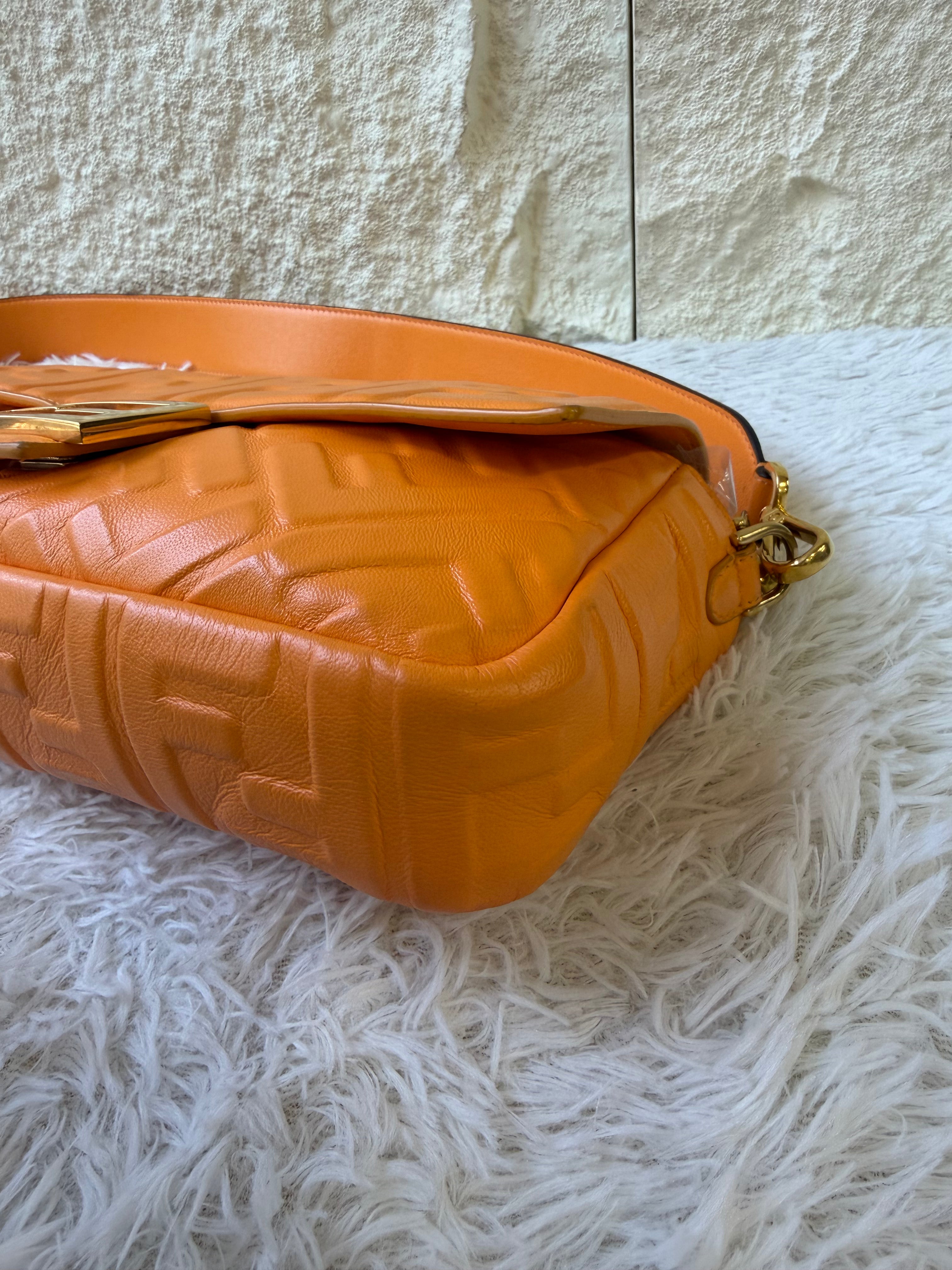 Borsa Fendi Baguette con Tracolla