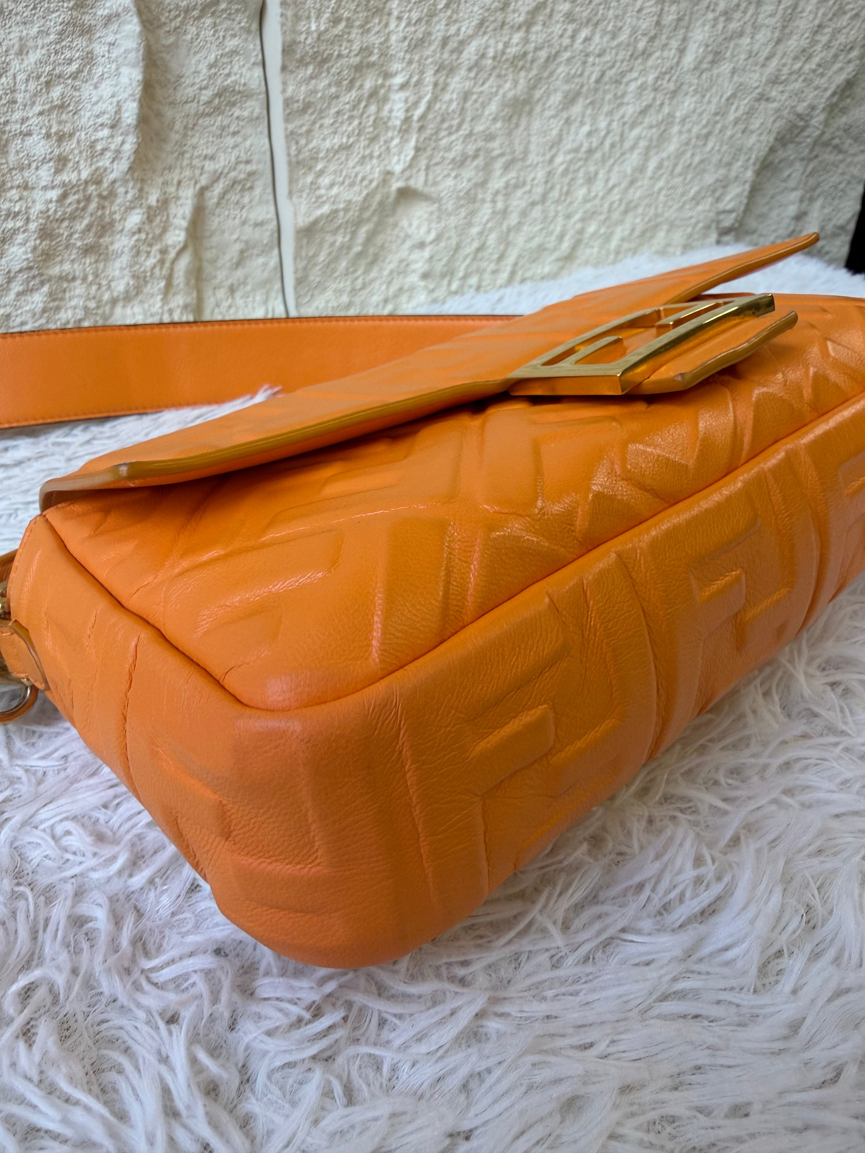Borsa Fendi Baguette con Tracolla