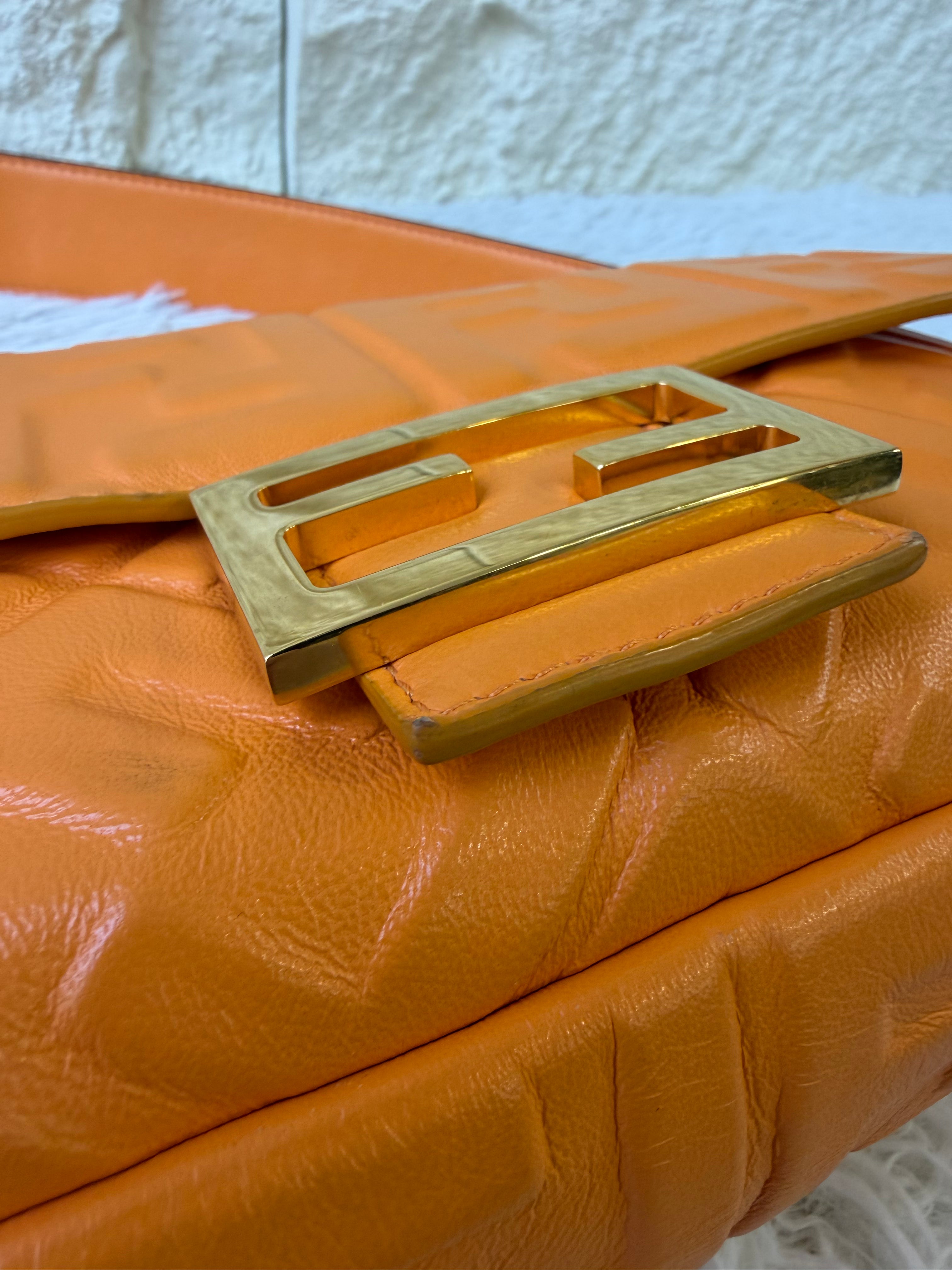 Borsa Fendi Baguette con Tracolla