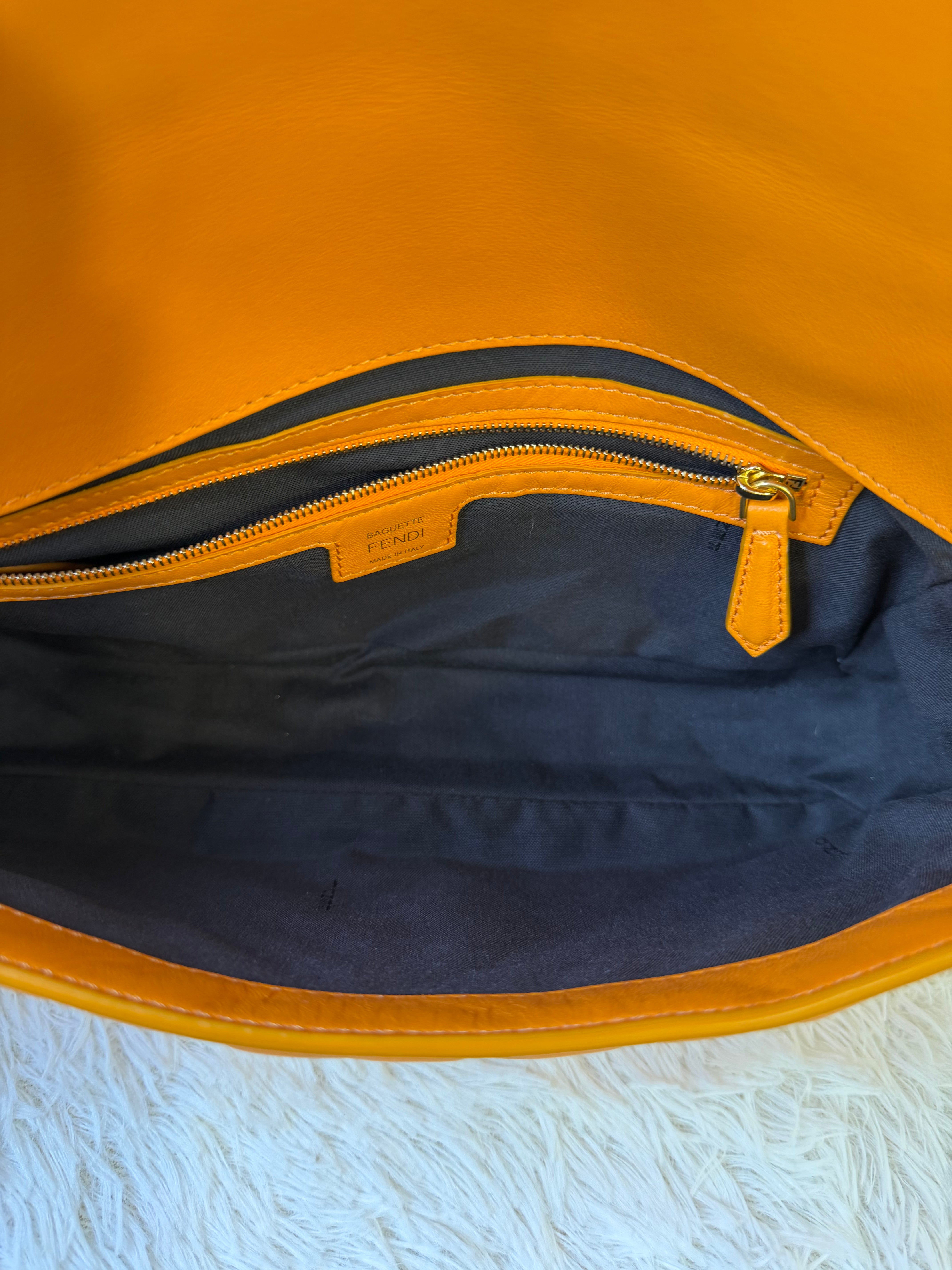 Borsa Fendi Baguette con Tracolla