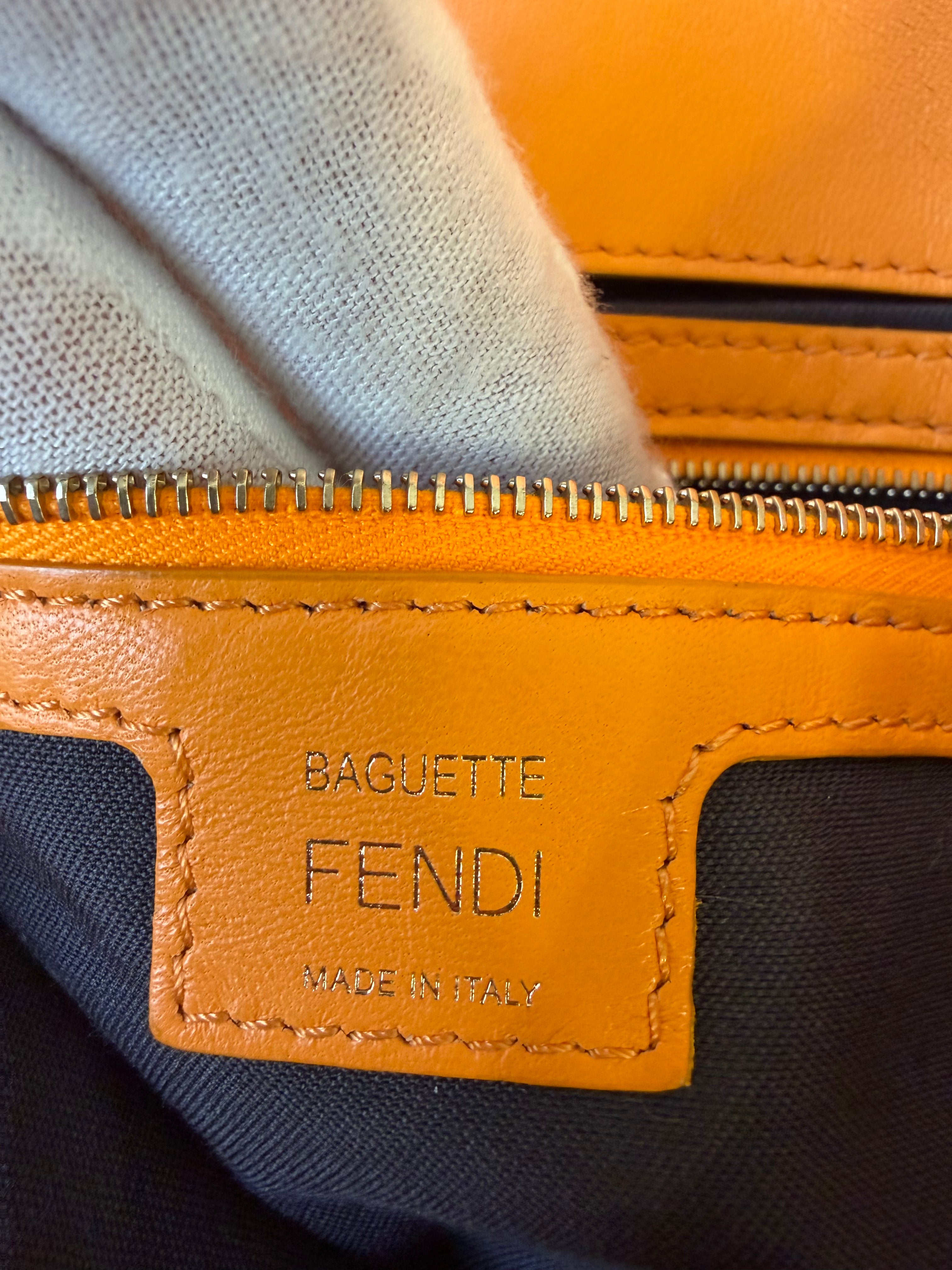 Borsa Fendi Baguette con Tracolla